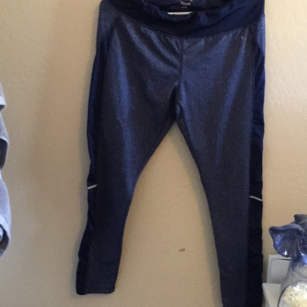 DANSKIN NOW LG LIKE NEW NAVY BLUE LEGGINGS